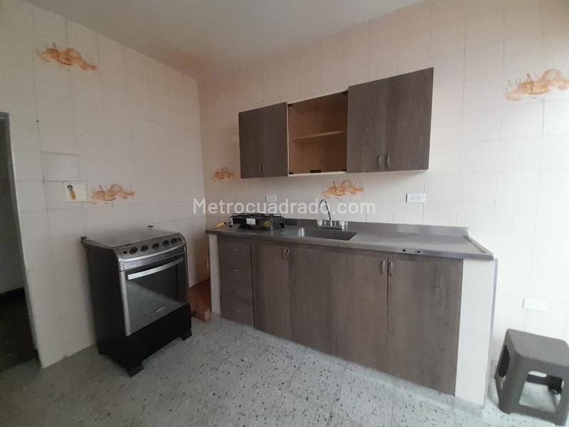 4BR House in El Nogal Los Almendros with Great Access - 8