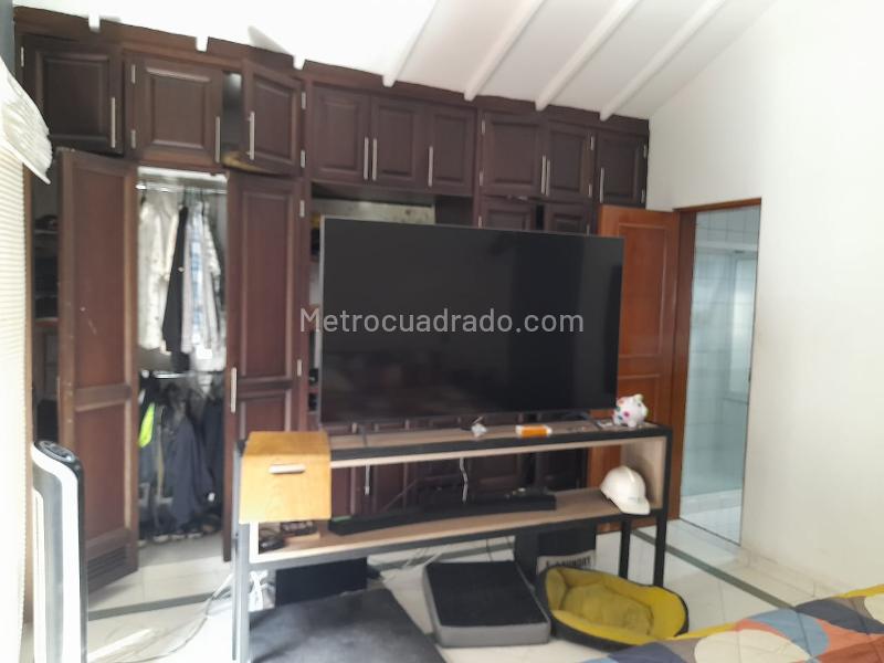 Casa Magnífica de 5 Alcobas en Conquistadores - 3