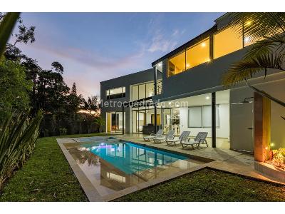 Casa de 5 alcobas en venta en Loma Cola Del Zorro, Medellín, 504 m² · foto 1 de 20