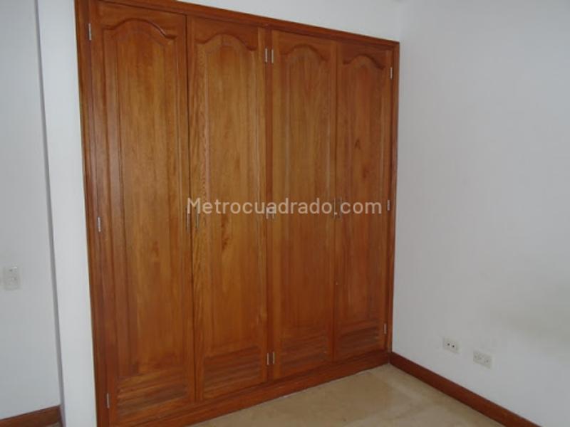 Spacious 3BR Apartment in Laureles Medellin - 2