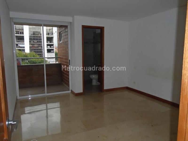 Spacious 3BR Apartment in Laureles Medellin - 6