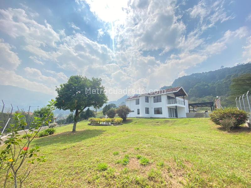 4BR House in Las Antillas (340 m²) - 4