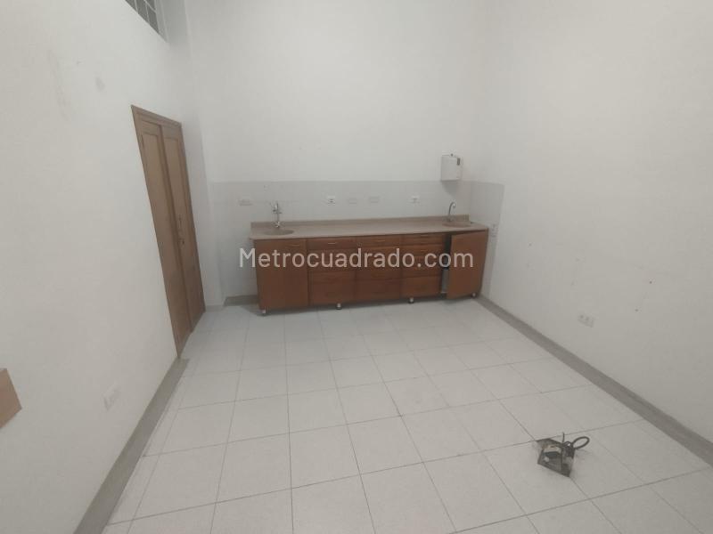 Commercial House with Elevator in Prado Medellin - 8