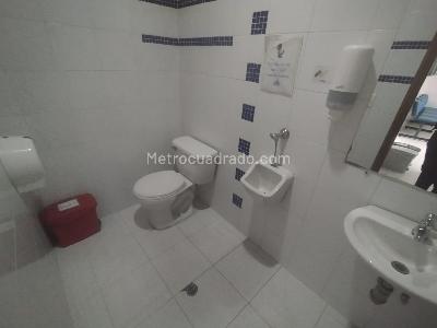 Casa de 5 alcobas en arriendo en Prado Medellin, Medellín, 438 m² · foto 3 de 20
