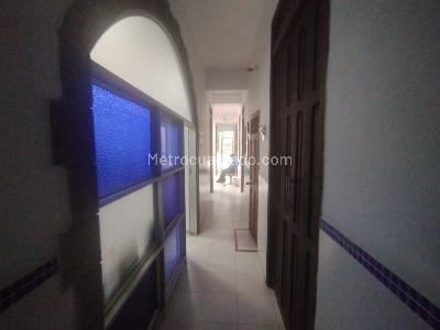 Casa de 5 alcobas en arriendo en Prado Medellin, Medellín, 438 m² · foto 9 de 20
