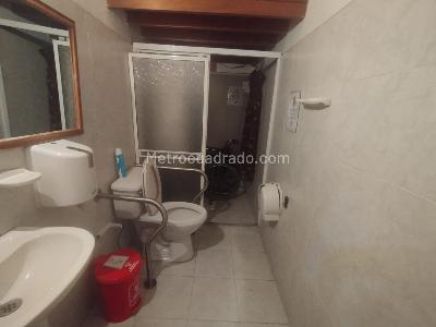Casa de 5 alcobas en arriendo en Prado Medellin, Medellín, 438 m² · foto 13 de 20