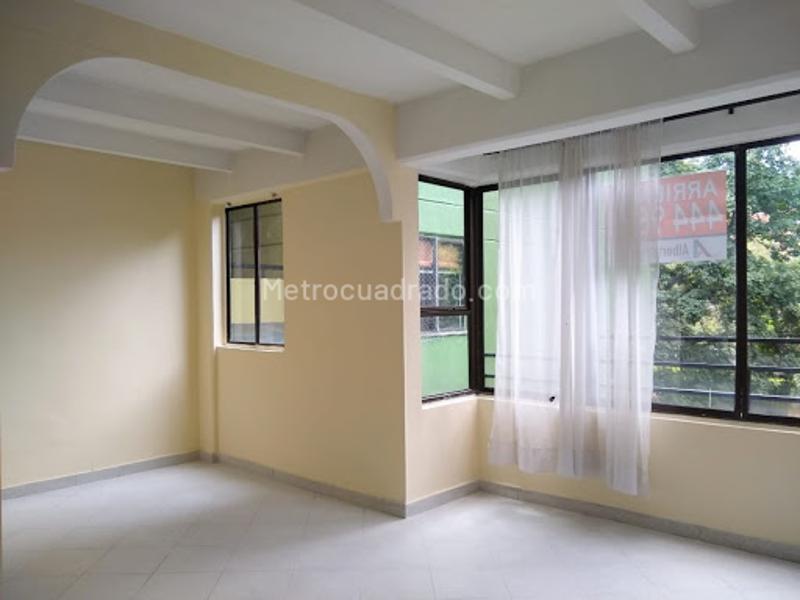 3BR Apartment in La Mota Near Parks and Amenities