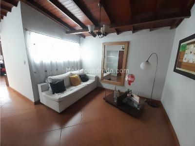 Casa de 5 alcobas en venta en Villa Hermosa, Medellín, 216 m² · foto 2 de 19