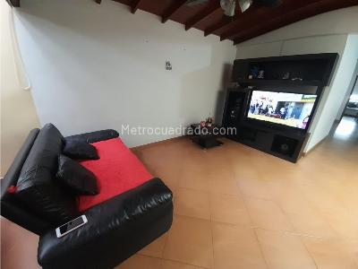 Casa de 5 alcobas en venta en Villa Hermosa, Medellín, 216 m² · foto 4 de 19
