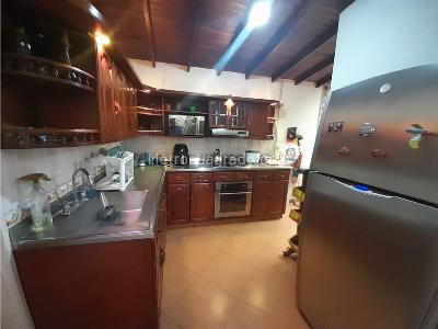 Casa de 5 alcobas en venta en Villa Hermosa, Medellín, 216 m² · foto 8 de 19