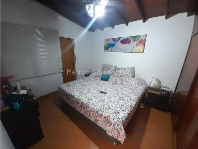 Casa de 5 alcobas en venta en Villa Hermosa, Medellín, 216 m² · foto 10 de 19