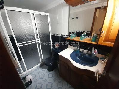 Casa de 5 alcobas en venta en Villa Hermosa, Medellín, 216 m² · foto 14 de 19