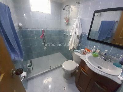Casa de 5 alcobas en venta en Villa Hermosa, Medellín, 216 m² · foto 15 de 19