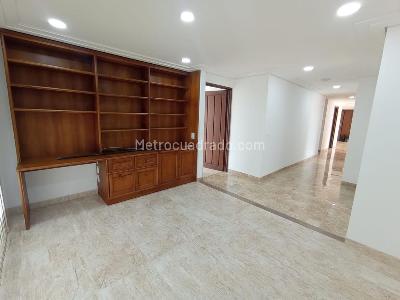 Apartamento de 3 alcobas en arriendo en Astorga, Medellín, 245 m² · foto 16 de 20