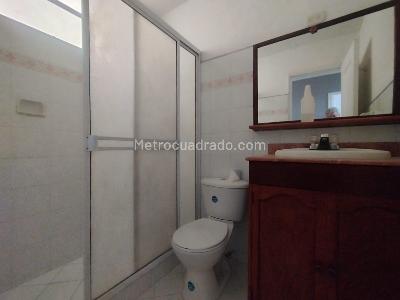Apartamento de 3 alcobas en arriendo en Conquistadores, Medellín, 130 m² · foto 11 de 14