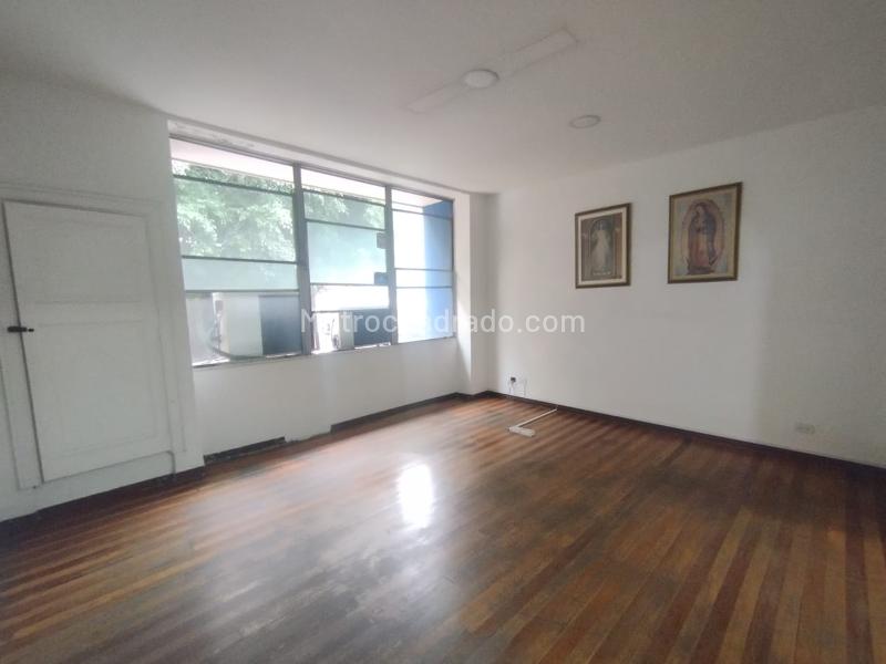 Casa Comercial de 5 Alcobas en La Candelaria