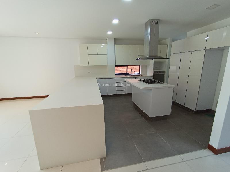 Casa – Envigado, Urbanización Barichara, Valle de Aburrá - Más