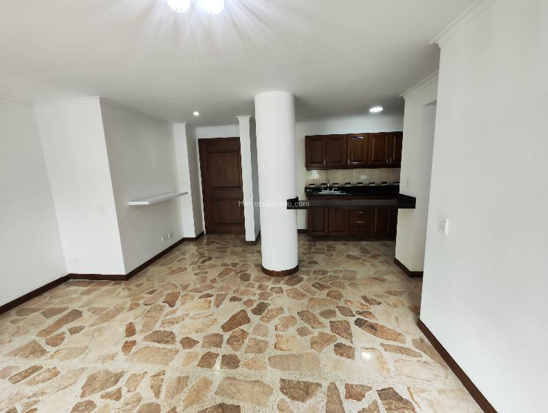 Apartamento en Arriendo de 3 Alcobas en Laureles Medellín - 2