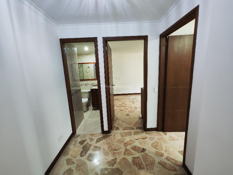 Apartamento en Arriendo de 3 Alcobas en Laureles Medellín - 8