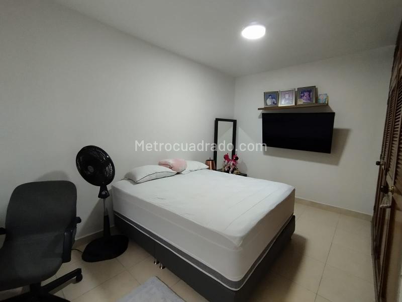 Casa Comercial Excepcional en Arriendo en Laureles - 4