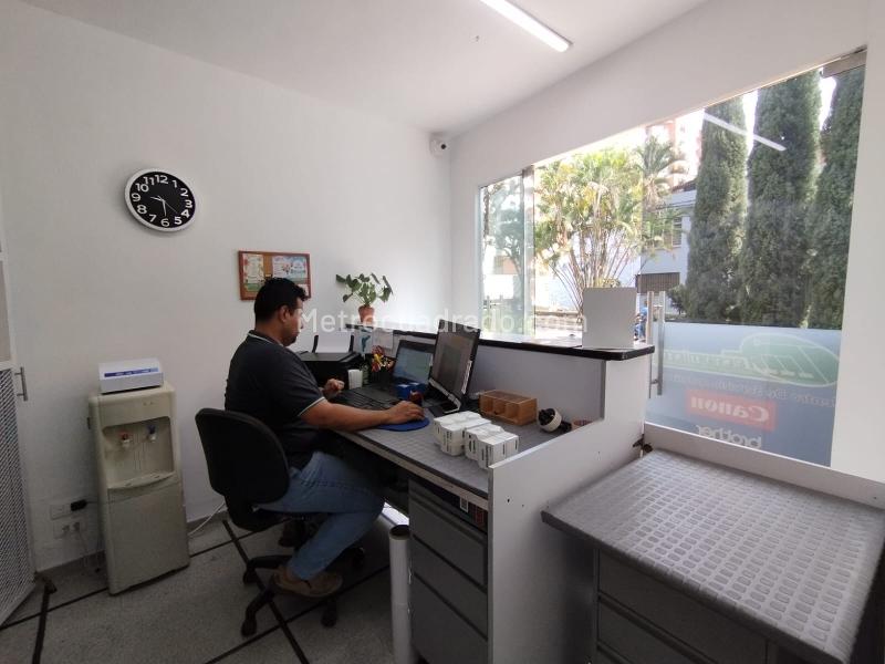 Casa Comercial Excepcional en Arriendo en Laureles - 8