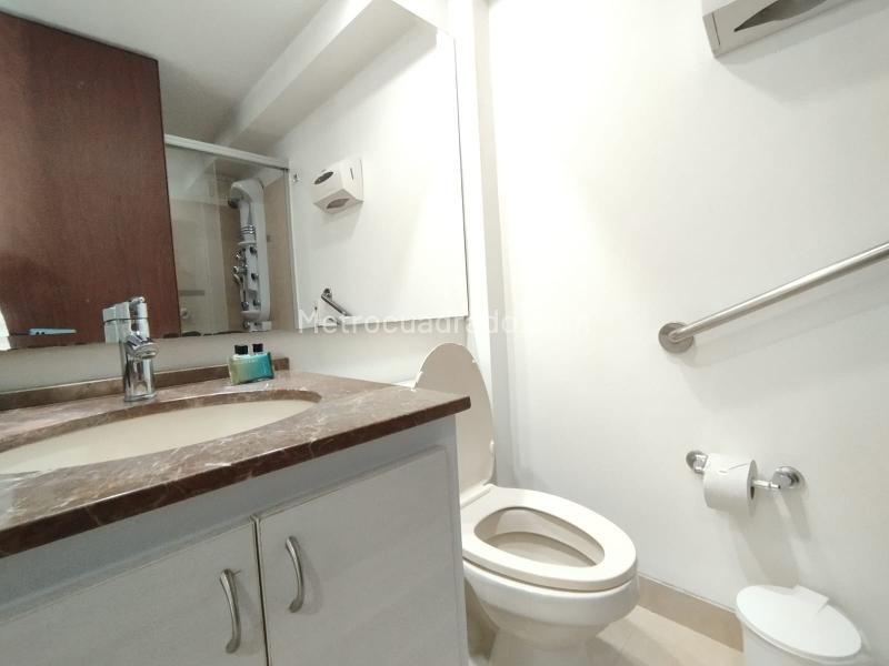 Stylish 1BR Loft Apartment in Los Balsos - 3