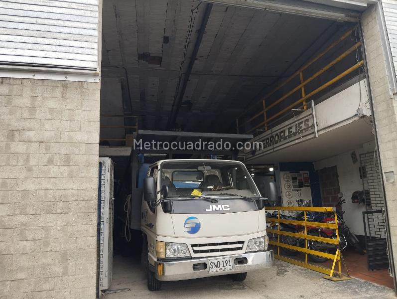 Bodega en Arriendo, Perpetuo Socorro, Medellín - Más
