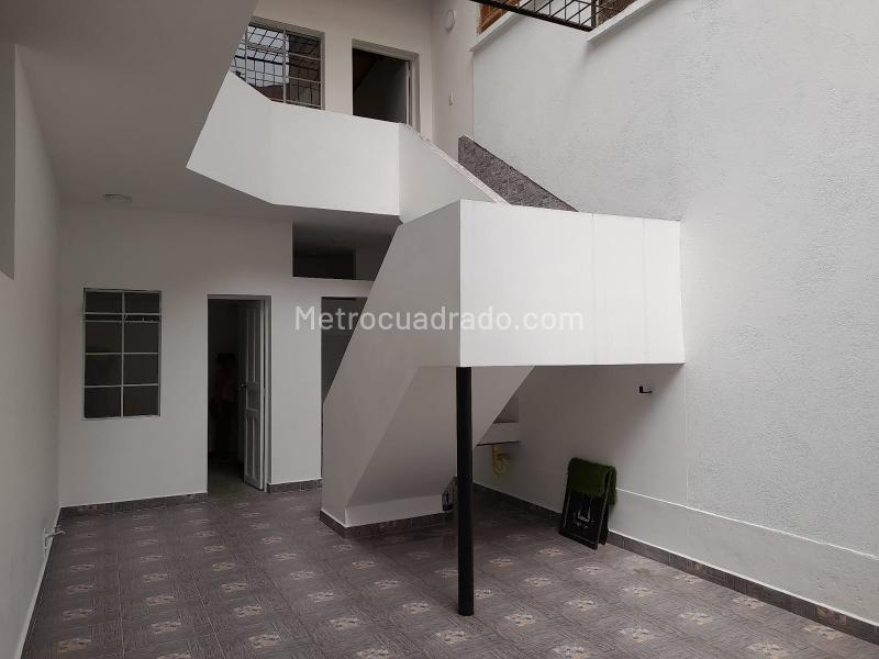 Casa Remodelada para Arriendo en Laureles, Medellín - 2