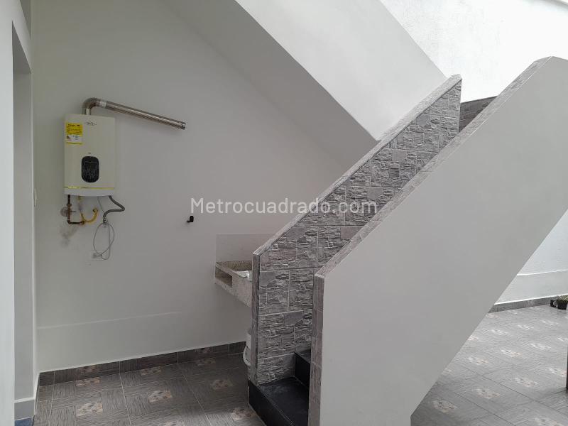 Casa Remodelada para Arriendo en Laureles, Medellín - 3