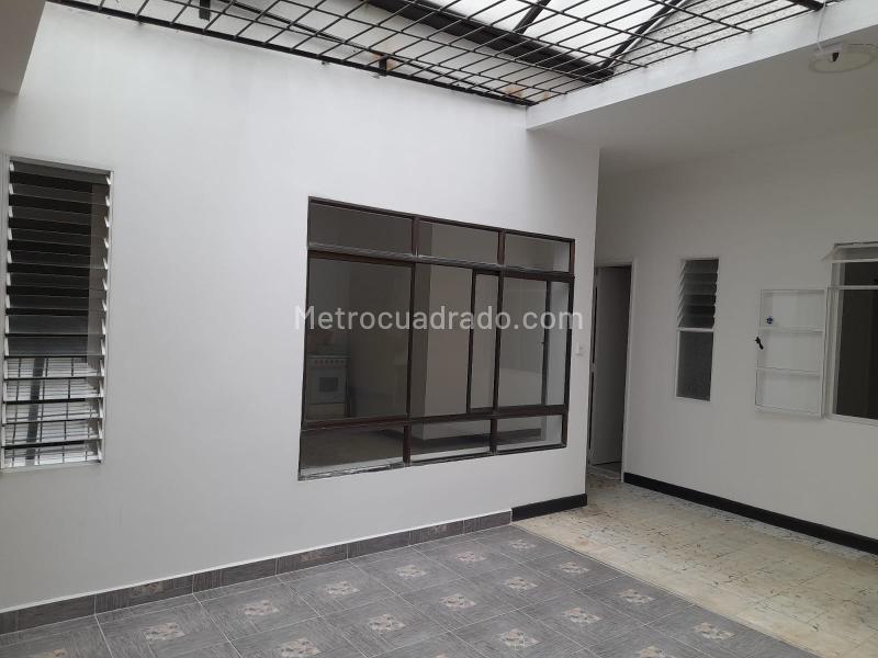 Casa Remodelada para Arriendo en Laureles, Medellín - 9