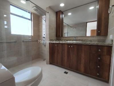 Apartamento de 4 alcobas en arriendo en Lalinde, Medellín, 191 m² · foto 10 de 20