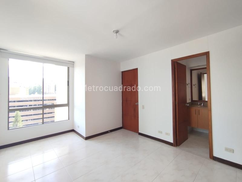 Elegant 2BR Apartment with Balcony in Altos Del Poblado - 7