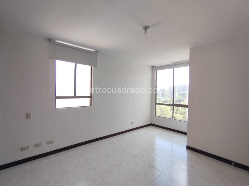 Elegant 2BR Apartment with Balcony in Altos Del Poblado - 9