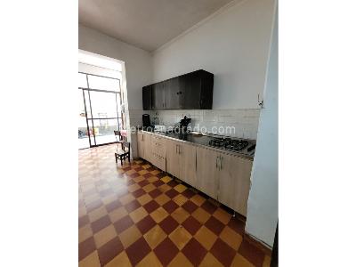 Casa de 5 alcobas en venta en Los Angeles, Medellín, 358 m² · foto 2 de 20