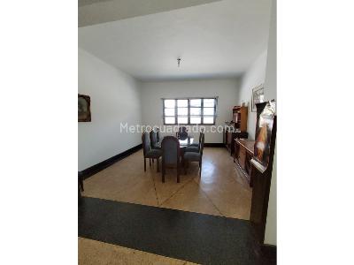 Casa de 5 alcobas en venta en Los Angeles, Medellín, 358 m² · foto 3 de 20