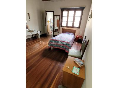 Casa de 5 alcobas en venta en Los Angeles, Medellín, 358 m² · foto 18 de 20