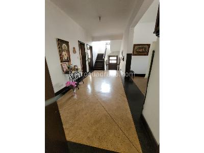 Casa de 5 alcobas en venta en Los Angeles, Medellín, 358 m² · foto 19 de 20