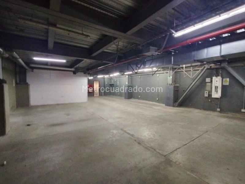 Edificio de Oficinas en Arriendo, Cerro Nutibara, Medellín - Más