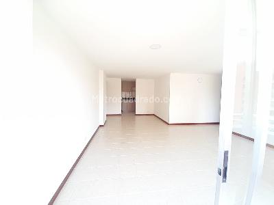 Apartamento de 2 alcobas en arriendo en Patio Bonito, Medellín, 82 m² · foto 3 de 20