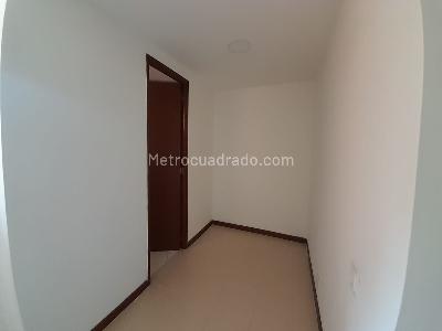Apartamento de 2 alcobas en arriendo en Patio Bonito, Medellín, 82 m² · foto 8 de 20