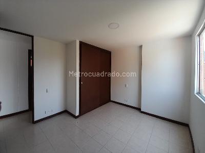 Apartamento de 2 alcobas en arriendo en Patio Bonito, Medellín, 82 m² · foto 13 de 20