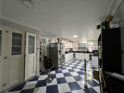 Casa de 3 alcobas en venta en El Diamante, Medellín, 856 m² · foto 3 de 8