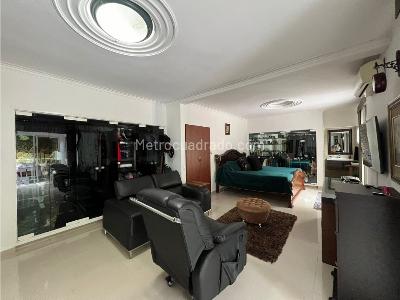 Casa de 3 alcobas en venta en El Diamante, Medellín, 856 m² · foto 5 de 8