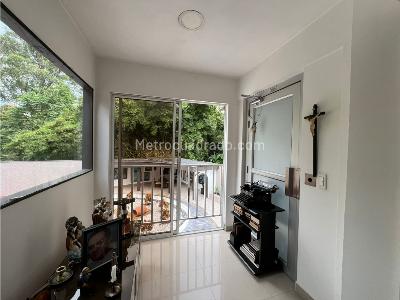 Casa de 3 alcobas en venta en El Diamante, Medellín, 856 m² · foto 7 de 8