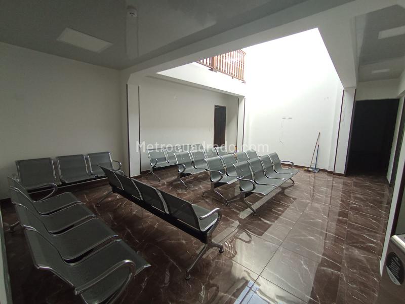 Casa Comercial Elegante en Prado Medellín