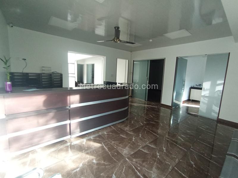 Elegant Commercial House in Prado Medellin - 3