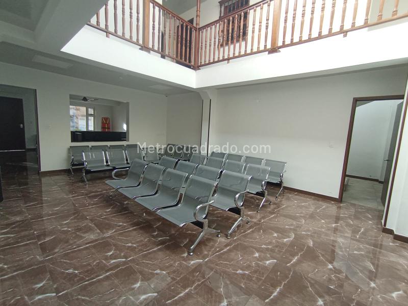 Elegant Commercial House in Prado Medellin - 4
