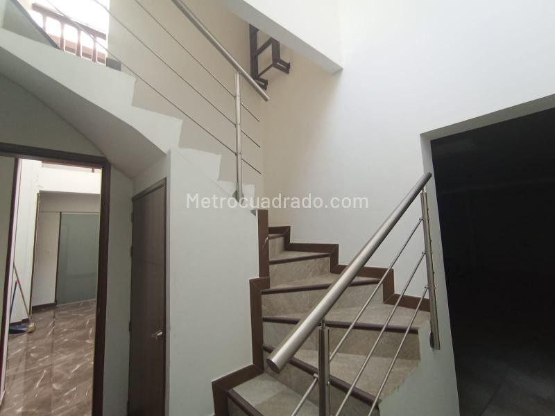 Elegant Commercial House in Prado Medellin - 6