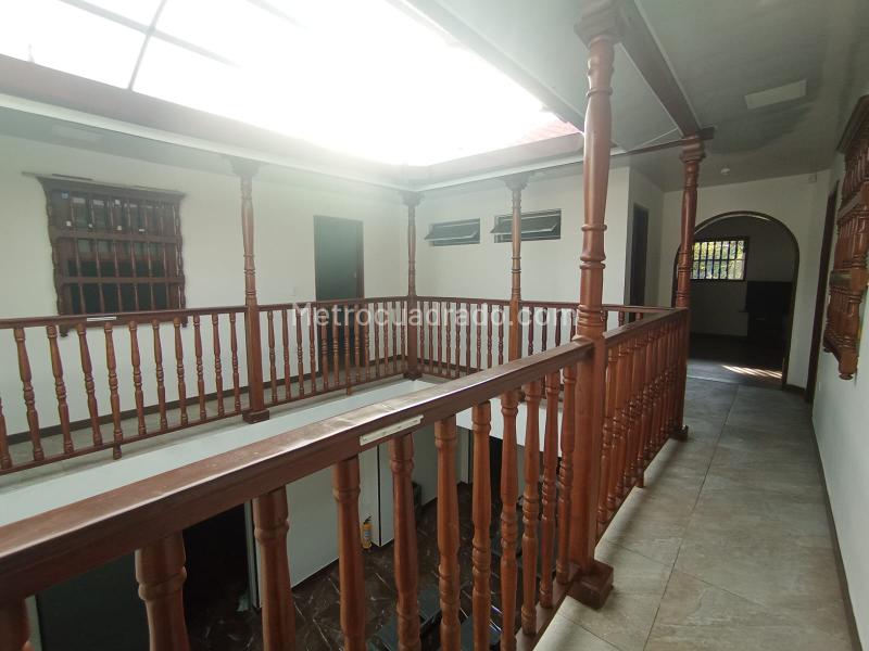 Elegant Commercial House in Prado Medellin - 7