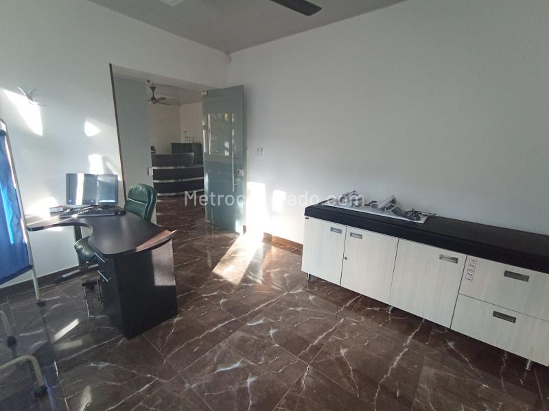 Elegant Commercial House in Prado Medellin - 9